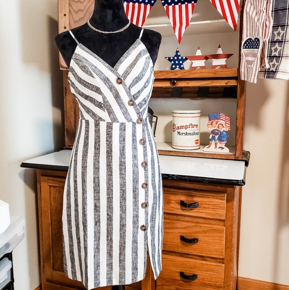 Black & White Stripe Linen Summer Dress - Picture 2 of 7
